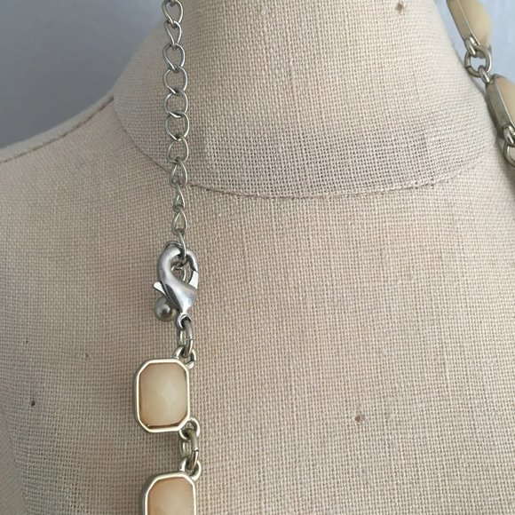 Ann Taylor LOFT Statement Necklace - Picture 5 of 6